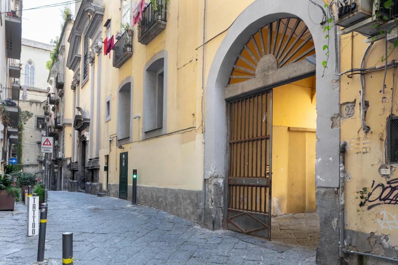 Al Cristo Velato - Historical Center - Apartment Napoli Bagian luar foto