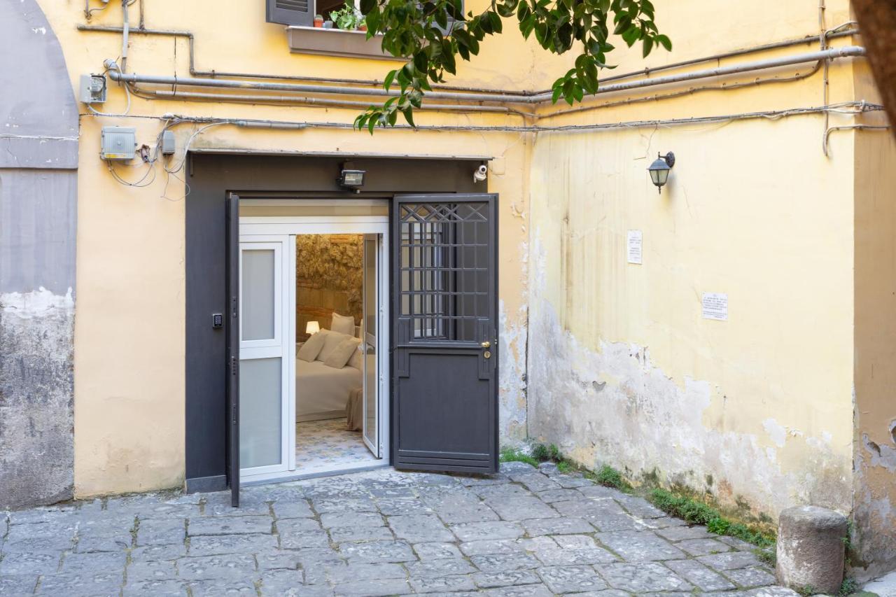 Al Cristo Velato - Historical Center - Apartment Napoli Bagian luar foto